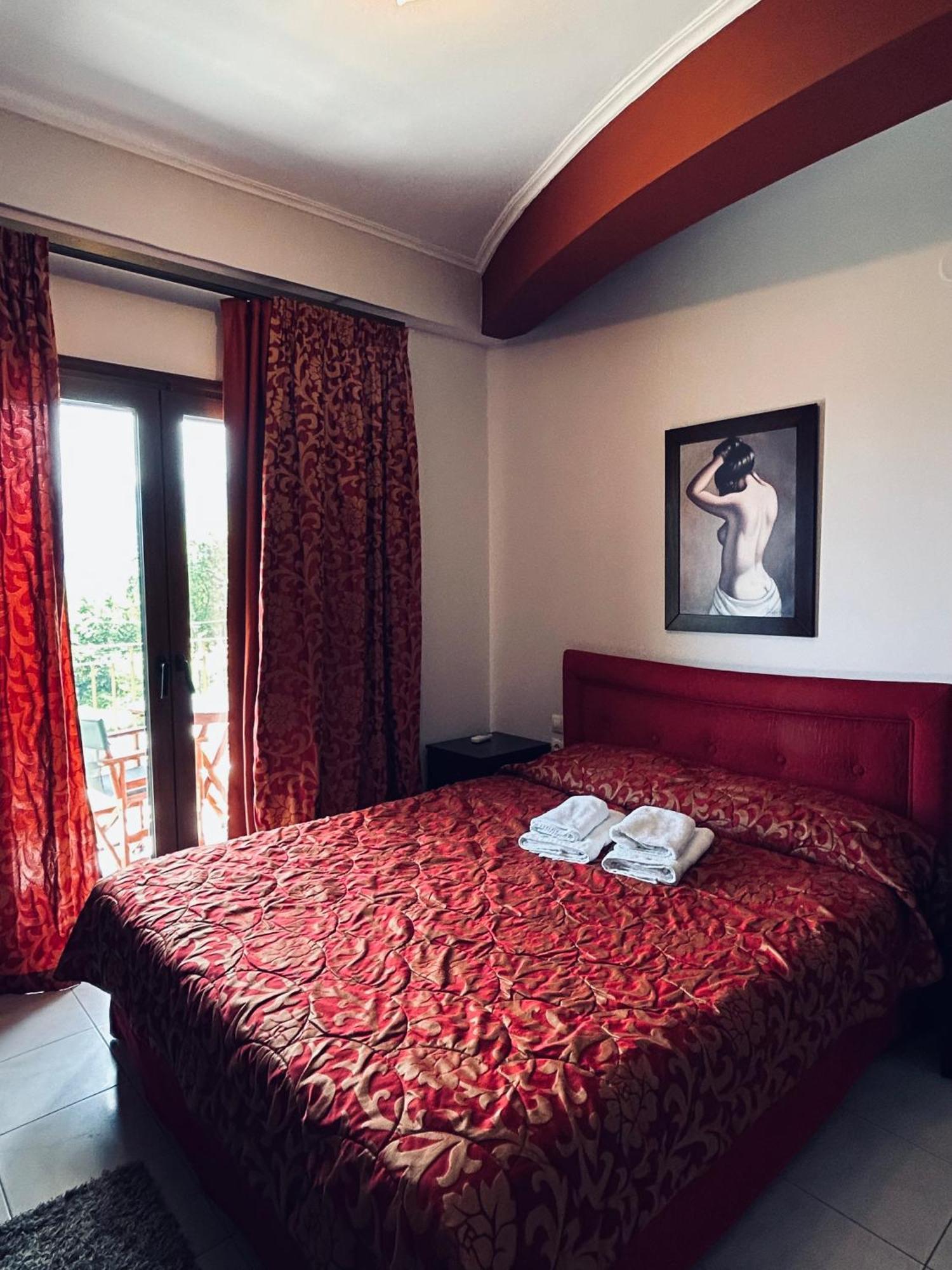 Hotel Athina Káto Loutrákion Екстериор снимка
