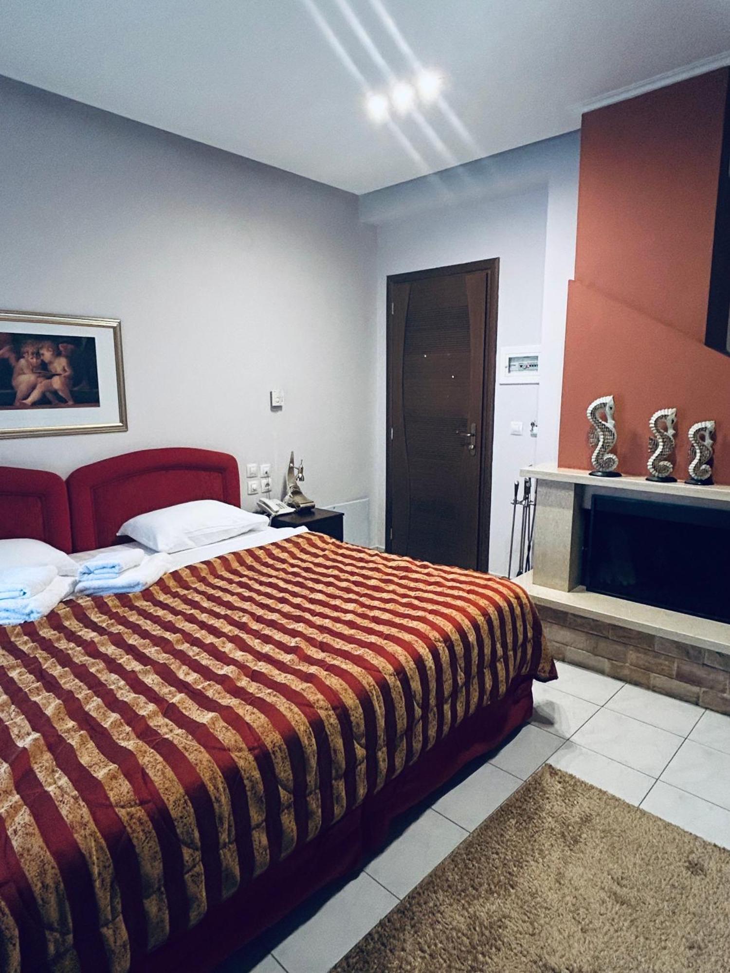Hotel Athina Káto Loutrákion Екстериор снимка