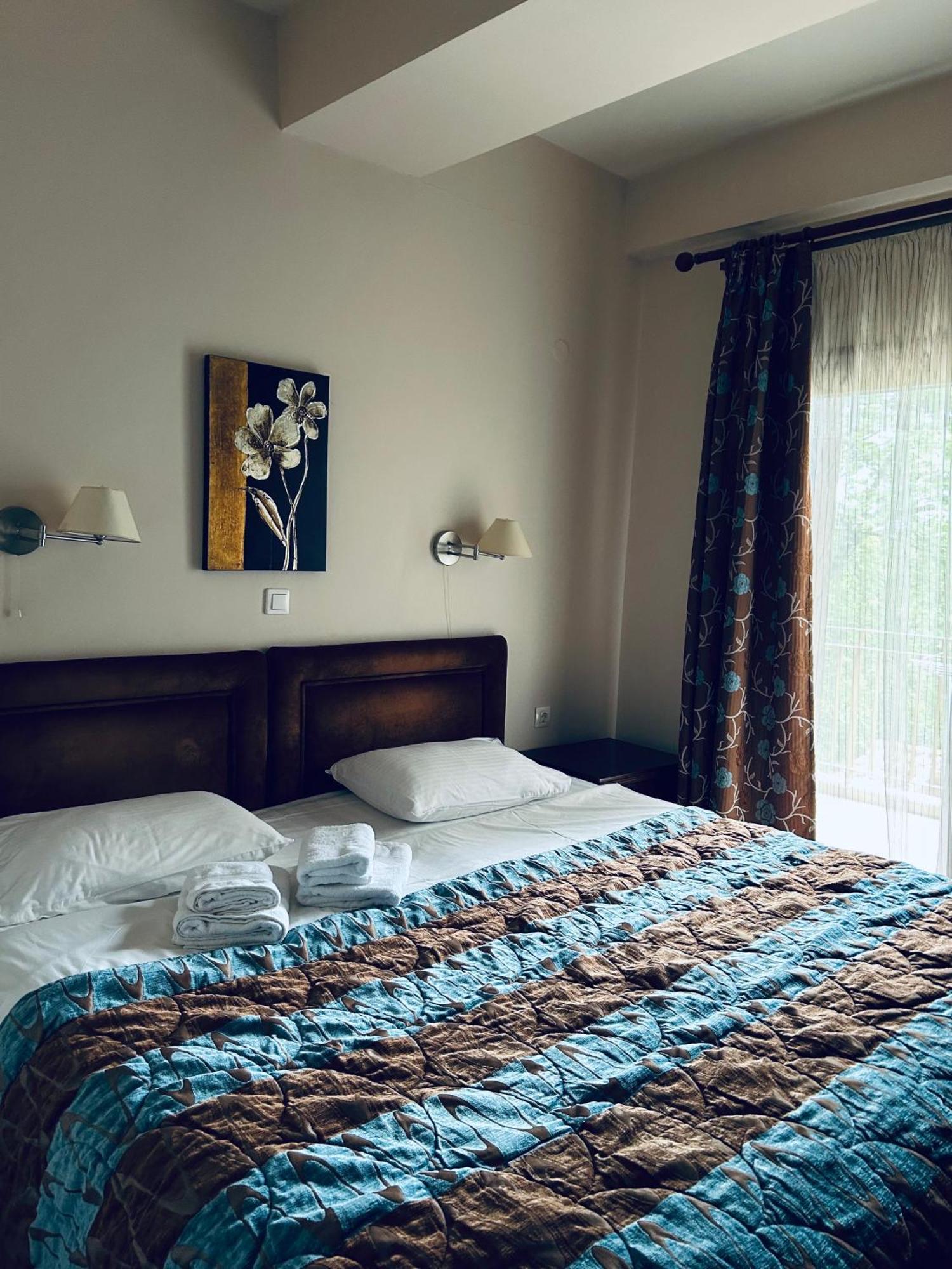 Hotel Athina Káto Loutrákion Екстериор снимка
