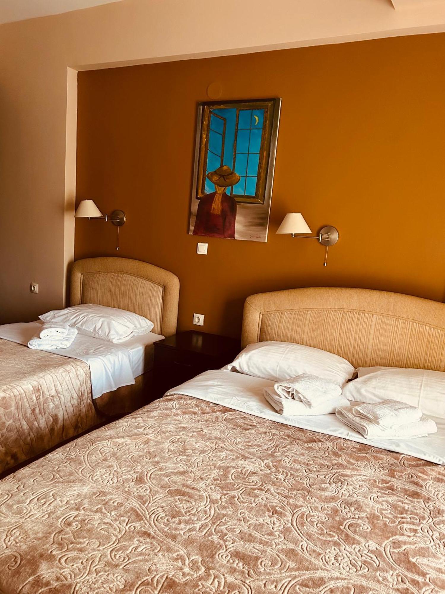 Hotel Athina Káto Loutrákion Екстериор снимка